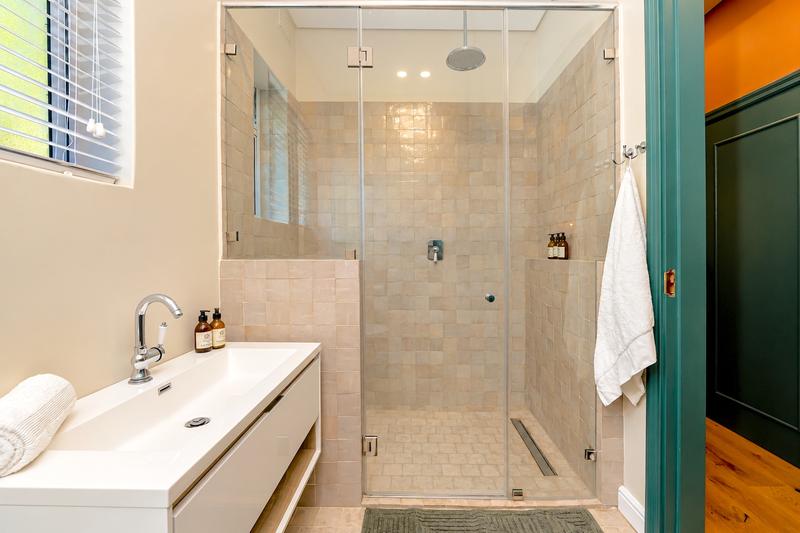 2 Bedroom Property for Sale in Sea Point Western Cape